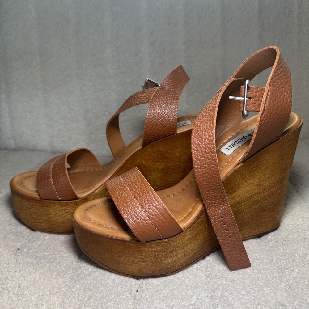 Steve Madden Tan Wedge Sandals with Strappy Design